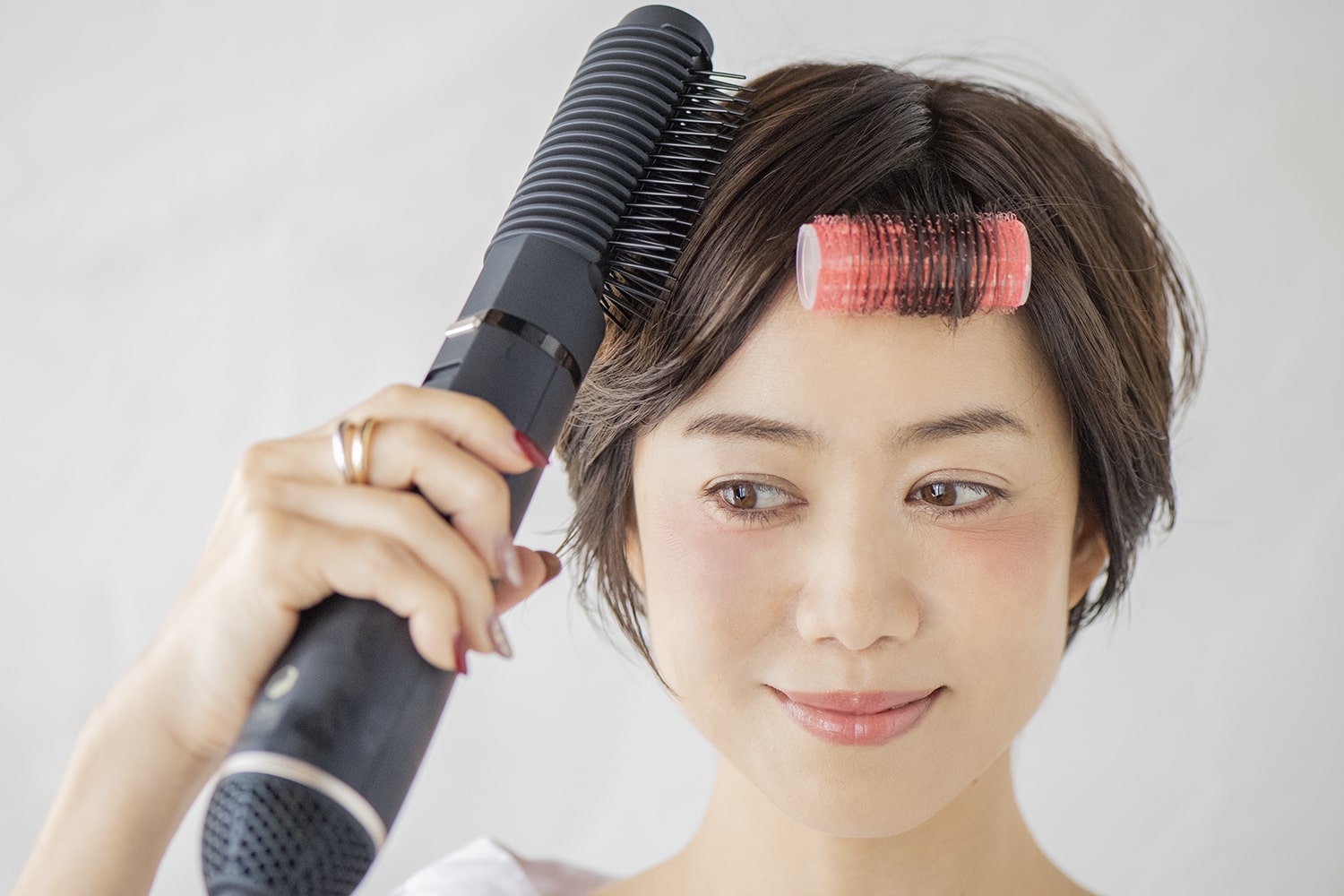 STEP4:オイルスタイリング剤を毛先中心になじませる