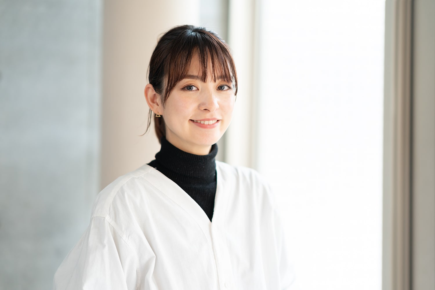 MAGNOLiA omotesandoのデザイナー・KAYOさん。「スキンケアやメイク用品をリサーチして買うことが好きです。お客様にも正しい知識をお伝えできるように化粧品検定1級を取得するのに勉強中です!」