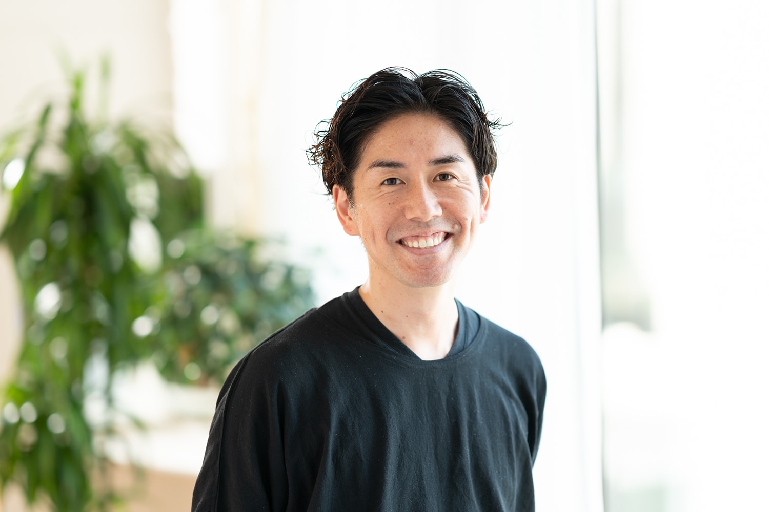 BEAUTRIUM PENINSULA店・副店長の小山 貴さん。「低山トレッキングが趣味で、日帰りできる山によく行きます。多い時は週1ペースで行くこともありますが、今は暑いので少し控えています」