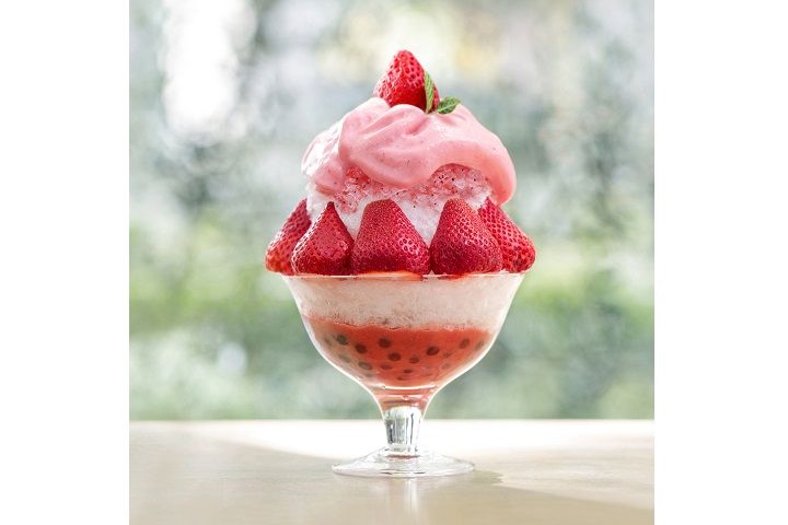 「ふわっとタピオカかき氷 苺×ライチエスプーマ」¥1,300 提供期間:2019年4月20日(土)~ 夏季期間限定