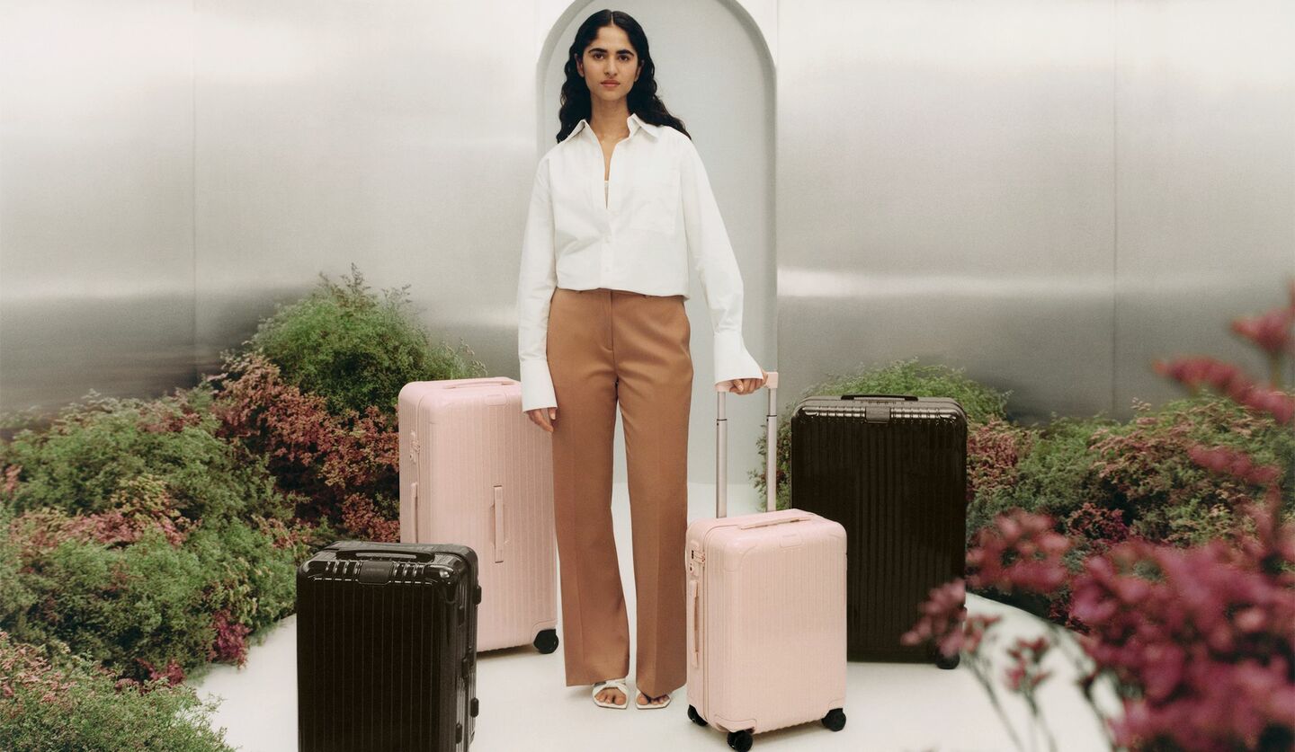 「リモワ」の人気コレクション「エッセンシャル」からこの春登場する新色のスーツケース