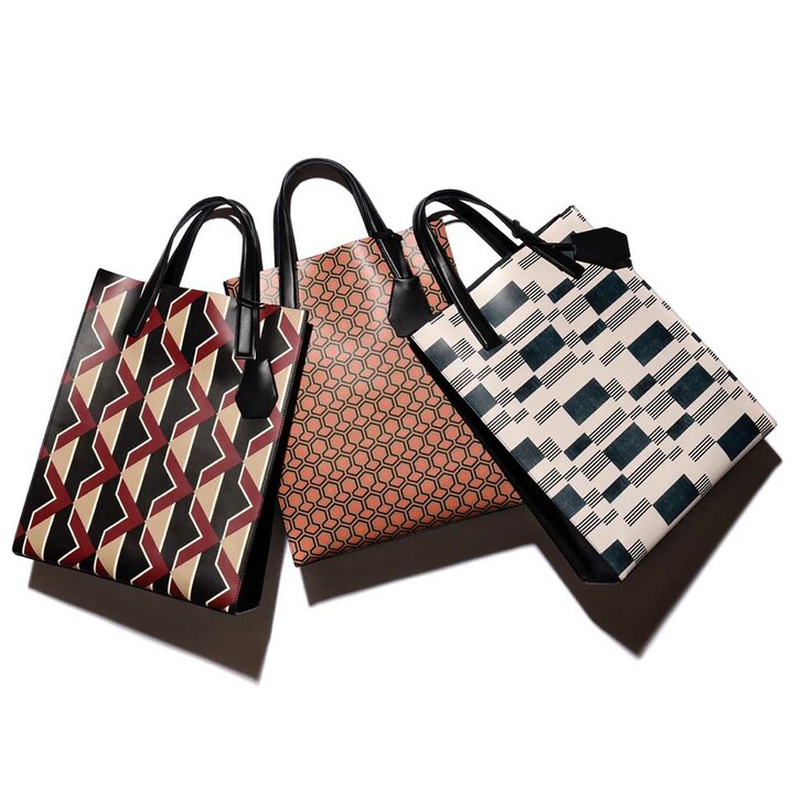 【W33×H42×D9cm】バッグ各¥33,000(トゥモローランド)