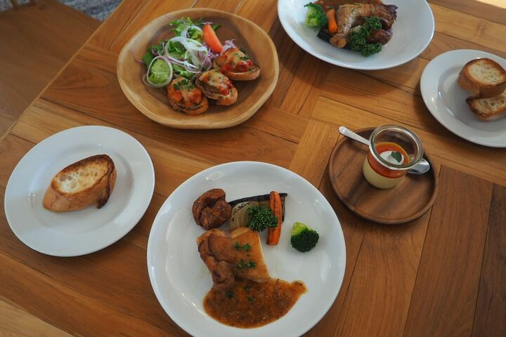 レストラン「100本のスプーン」では、美術館内でありながら、しっかりとしたお食事をお手ごろ価格でいただけます。