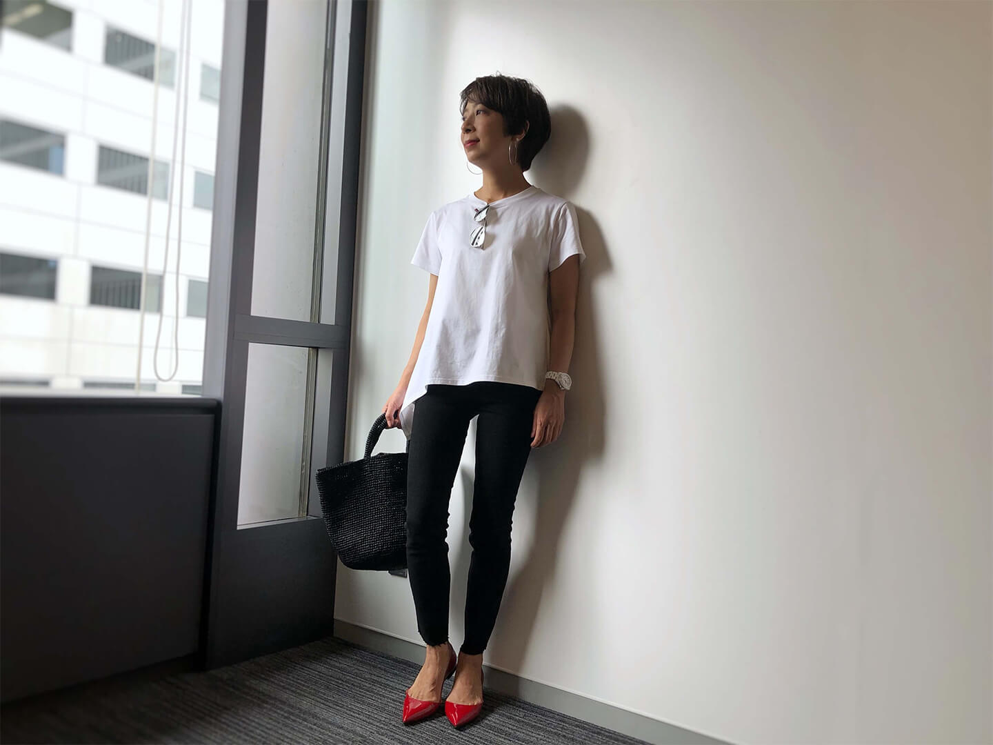 Tシャツ_1,デニム_1,ホワイト_1,サングラス_1,時計_1,バッグ_1,靴_1