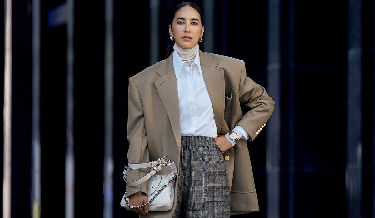 ゴルチェショートジャケット　 肩パッド 街で凛と映える「グッチ」のショルダーパッド入りジャケットで