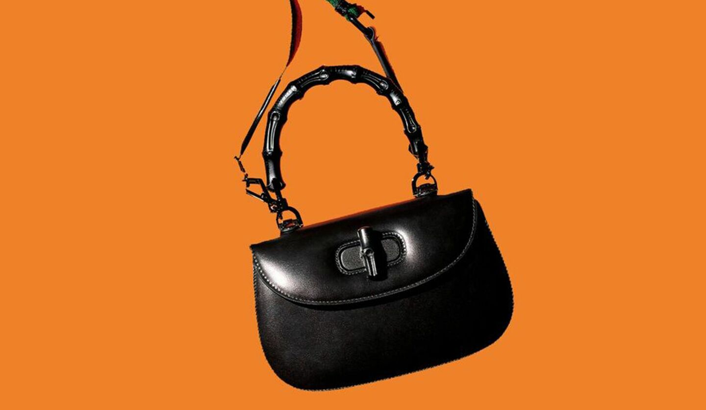 タイムレスなデザインの「グッチ」のバッグが鮮度アップ！ブラック一色