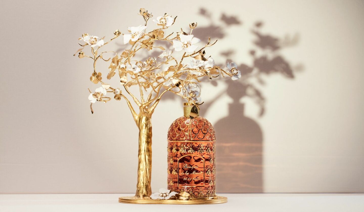 ゲランのブーケ ドゥ ラ マリエとフィリップ・フェランディスのコラボ作品　リンゴの木のアート作品　香水瓶