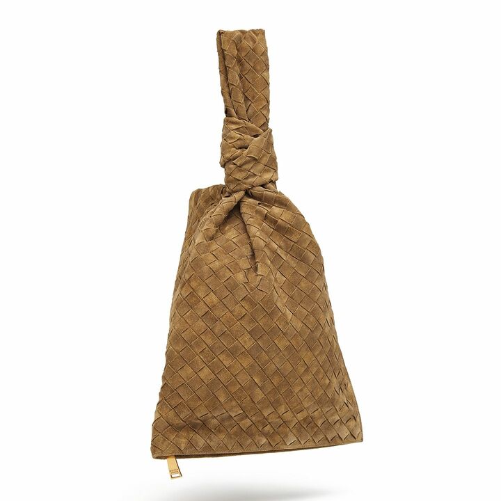 バッグ『BVツイスト』［縦48×横40cm］￥195,000（ボッテガ ・ヴェネタ ジャパン）