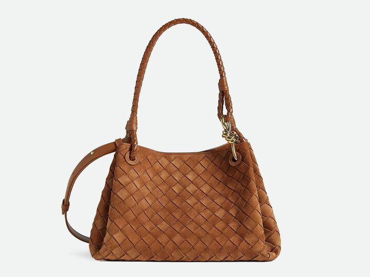 「ボッテガ・ヴェネタ」のバッグ『パラシュート』ミディアム