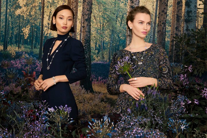 ヴァン クリーフ＆アーペルの「アルハンブラ」の新作ジュエリーを着用した女性たち