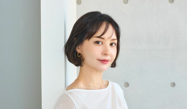 【卵顔×ボブヘア】決まりすぎないラフな無造作感が魅力！シースルーバングのワンレンボブ