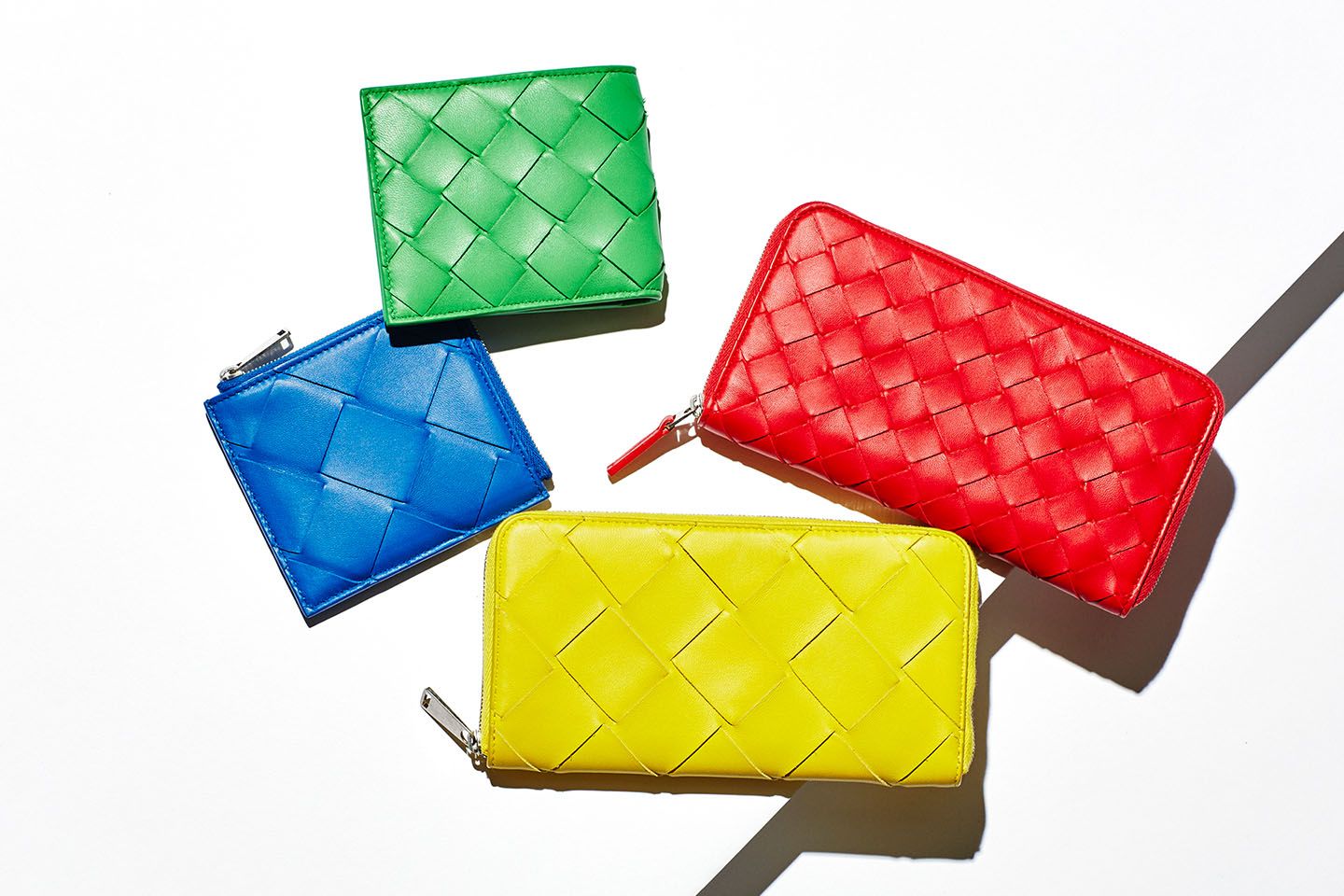 BOTTEGA VENETA(ボッテガ・ヴェネタ)の新作財布