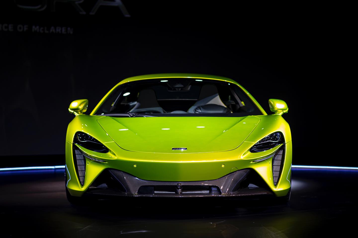 720Sや765LTと共通のデザインテーマを持つフロントマスク。