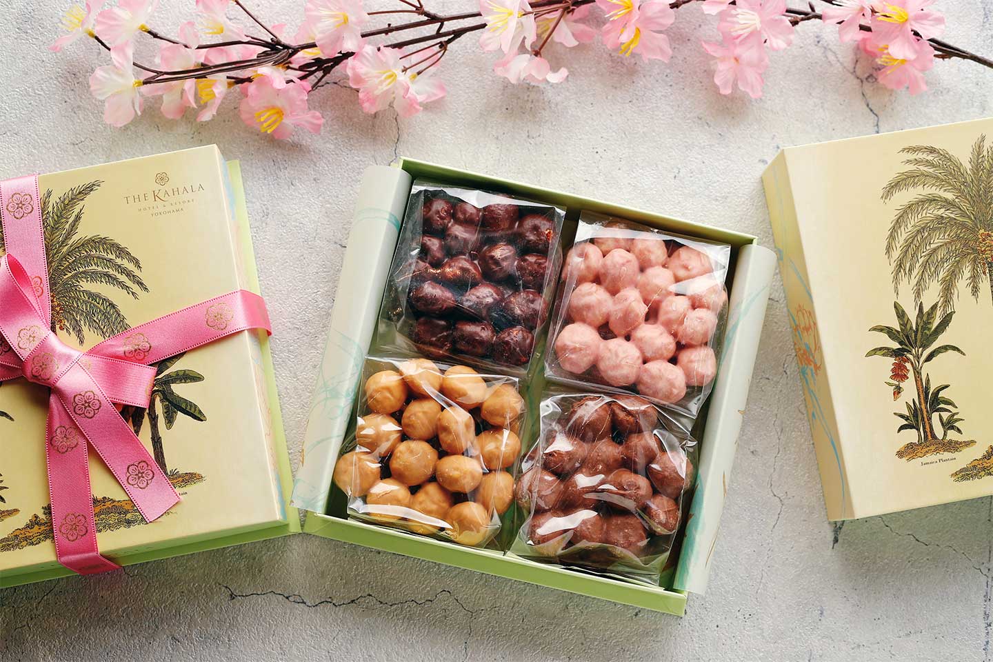 ザ・カハラコレクションにて販売中のマカダミアナッツチョコレート