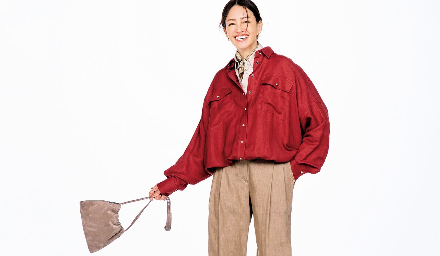 ベージュ×レッドのコーディネート