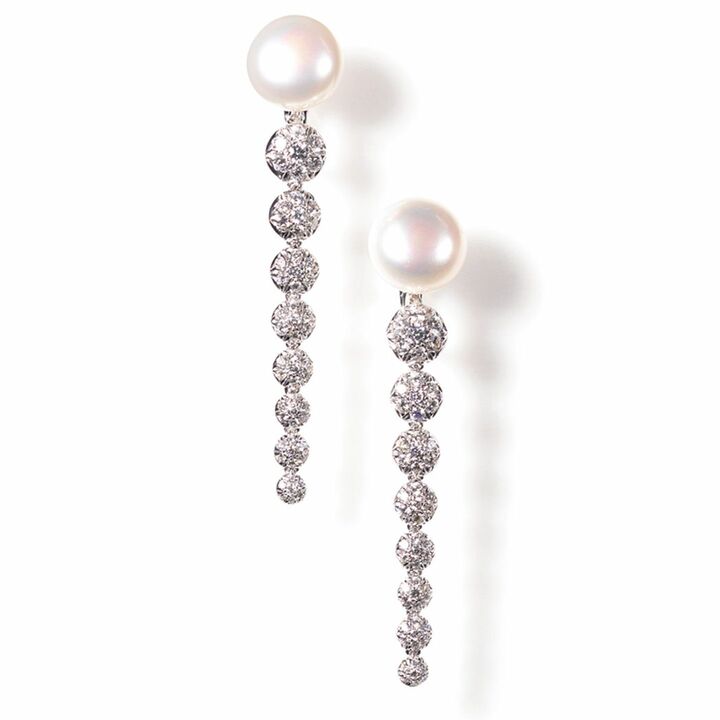 ピアス「ボンボン ロング イヤリング」￥1,450,000［ホワイトゴールド×パール×ダイヤモンド］（シャンテクレール 東京店）　[Precious2018年12月号83ページ]
