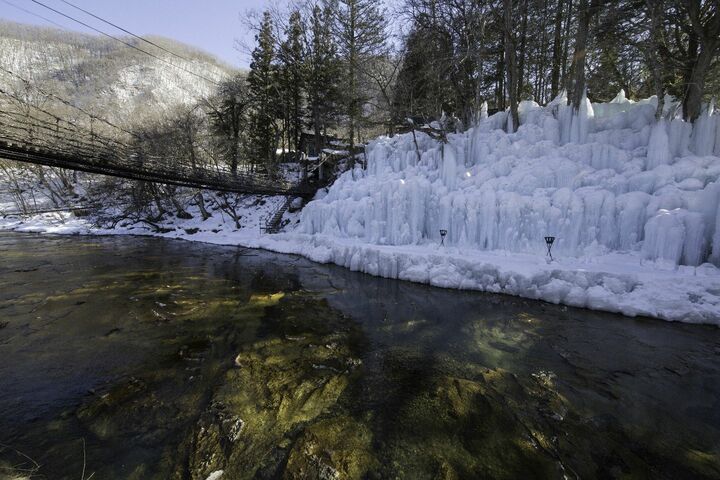 日中の氷瀑