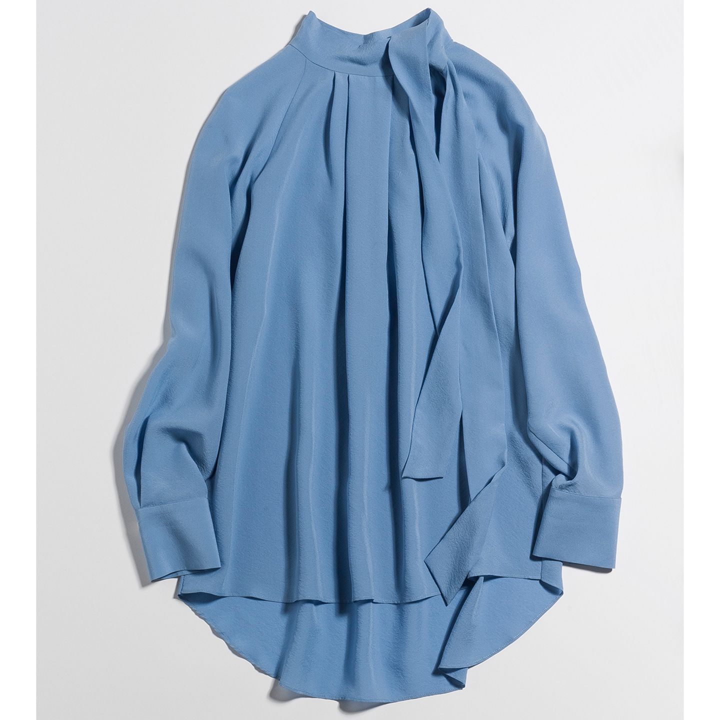 ブラウス¥110,000(ミカコ ナカムラ 南青山サロン)