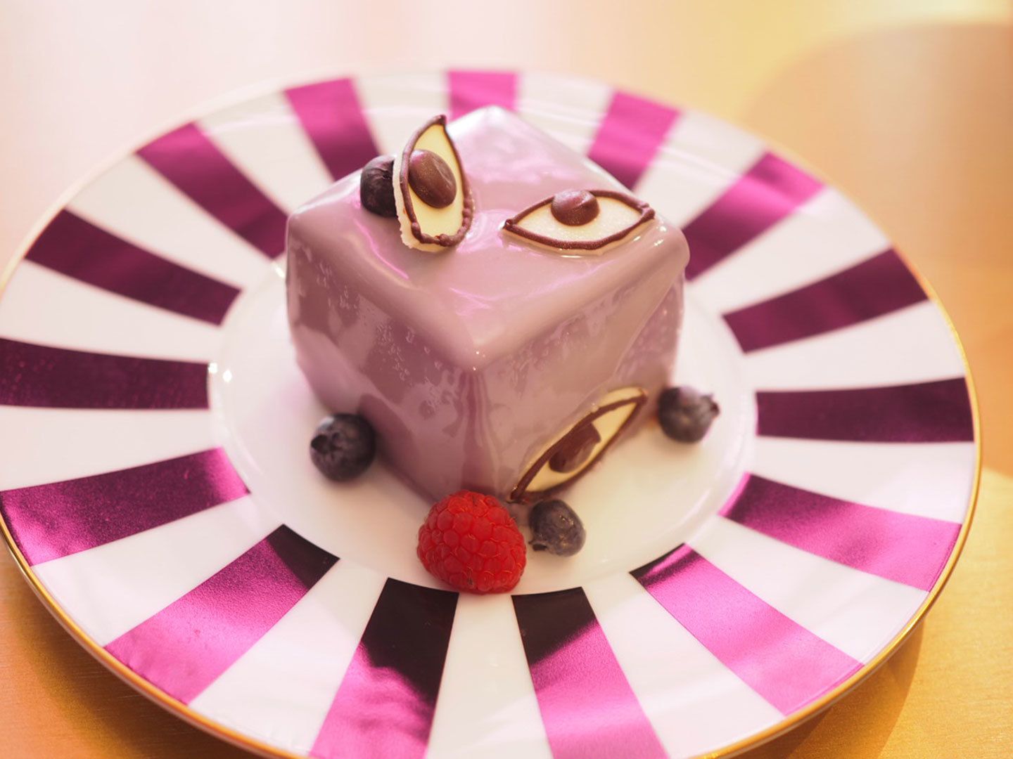 「BALLY CAFE(バリーカフェ)」のブルーベリームース。目がぱっちり。¥600