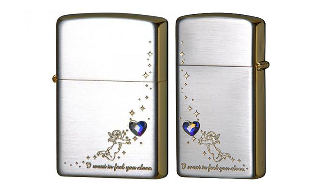 Zippo「AHP-SG」大人アレンジが施されたキラキラ系のハートエンジェルデザイン。スワロフスキーがアクセントになっている。¥16,500