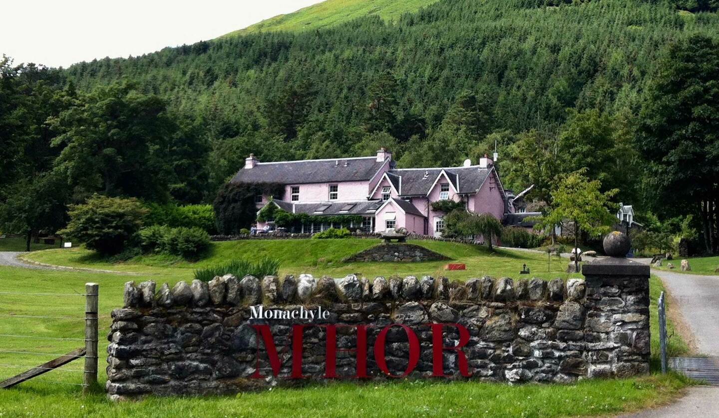 スコットランド・バラクーダー村の人気ホテル「モナークル・モア（Monachyle Mhor）」
