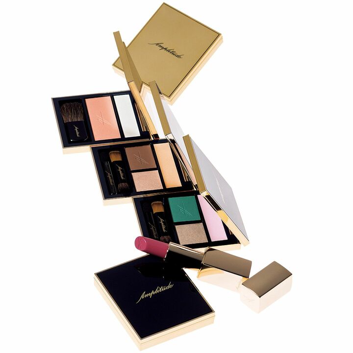 上から／Amplitude コンスピキュアス チークス 全5色 各￥6,800、Amplitude コンスピキュアス アイズ 全8色 各￥7,000、Amplitude コンスピキュアス リップス 全12色 各￥4,500　[Precious2019年2月号143ページ] 