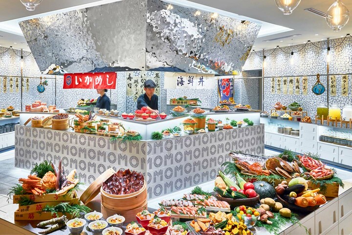 「OMO5函館 by 星野リゾート」のOMOダイニングの朝食会場