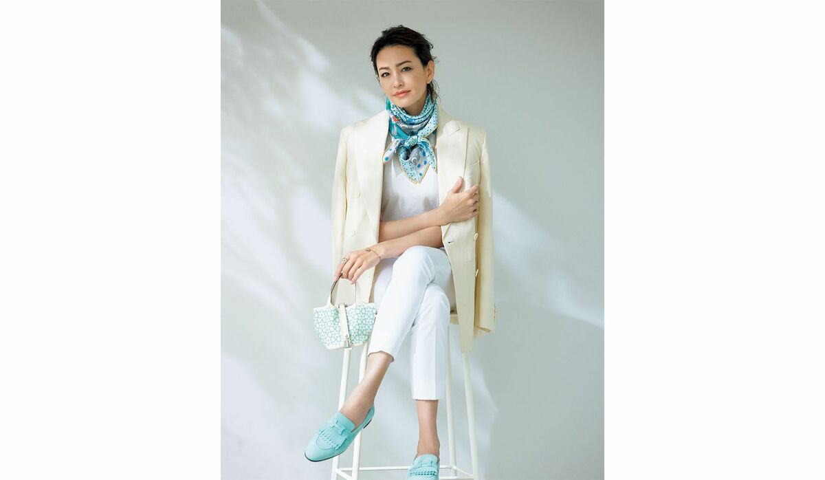 エルメス」カレ、モカシン、ピコタンの旬色小物｜高橋リタさん