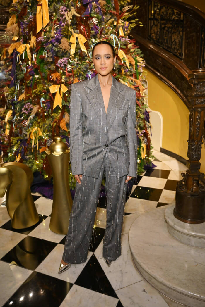 2025年11月25日、バーバリーとクラリッジズ・ホテルによる2025年クリスマスツリーの除幕式。