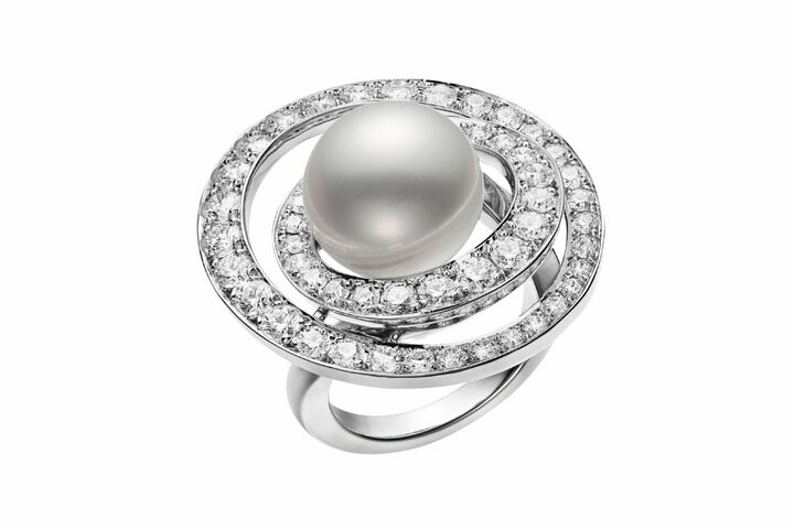 リング￥3,300,000【素材：白蝶真珠×ダイヤモンド×18Kホワイトゴールド】