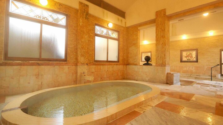 長野県上田市・別所温泉にある「旅館花屋」の大理石風呂