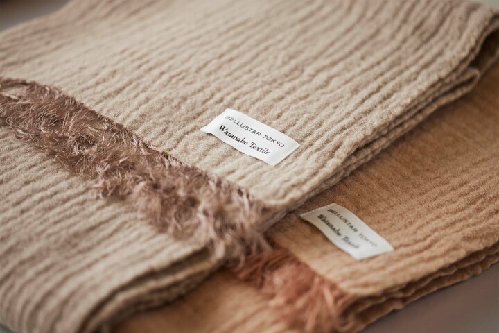 「BELLUSTAR TOKYO, A Pan Pacific Hotel」から販売される「ホテルを彩った桜で染めたマフラー」