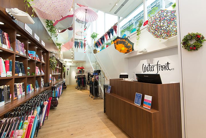 傘専門店の中でも世界最大級規模の東京都・自由が丘にある直営店「Waterfront」