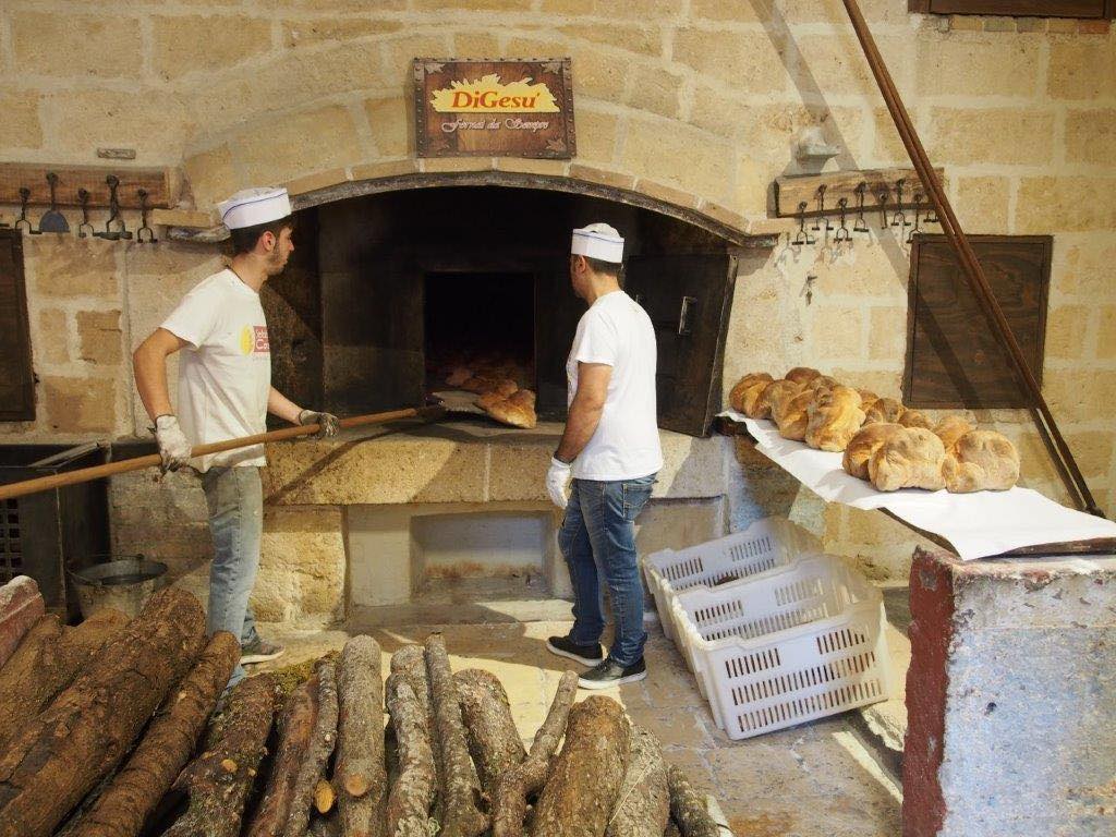 イタリアでパン工房を訪れるツアー