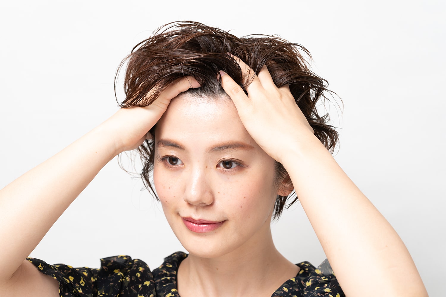 全体の根元にワックスを揉み込む。