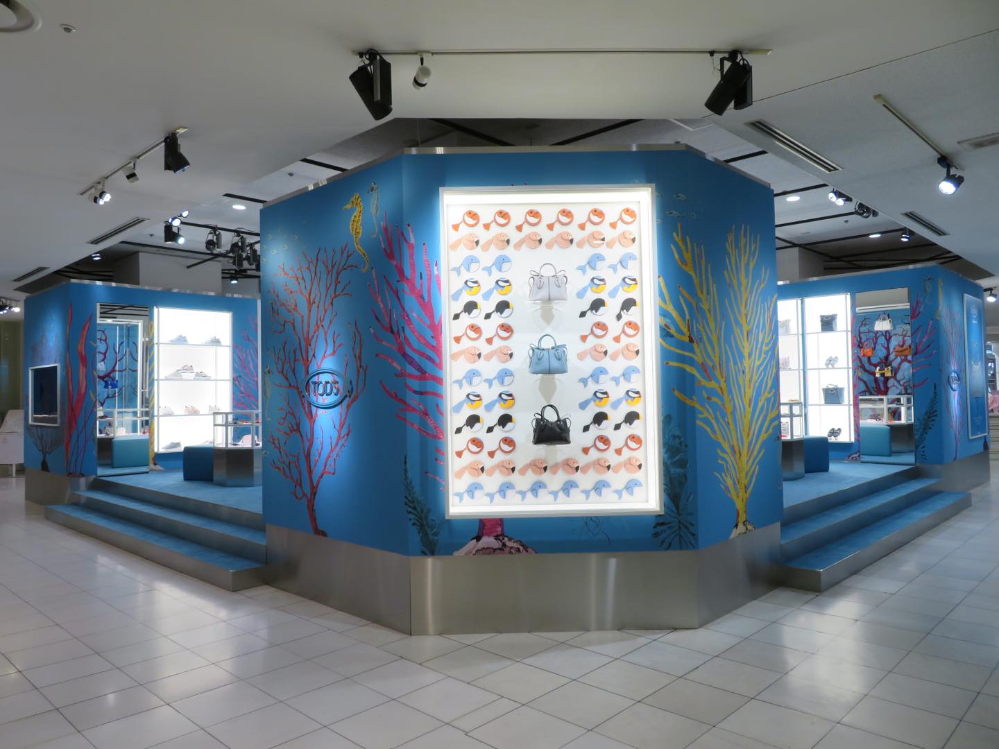 伊勢丹新宿店本館1階=ザ・ステージにて、ポップアップイベント「TOD’S AQUARIUM(トッズ アクアリウム)」を開催。