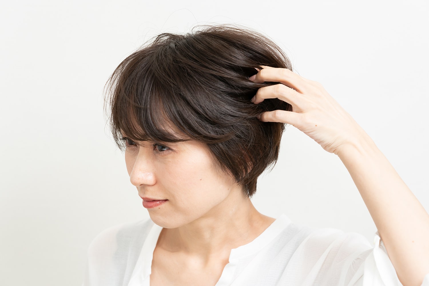 手でとかすように毛ながられを整える。