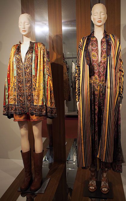 エトロ(ETRO)の2017年春夏の展示会に飾られた美しいペイズリー柄のトルソー