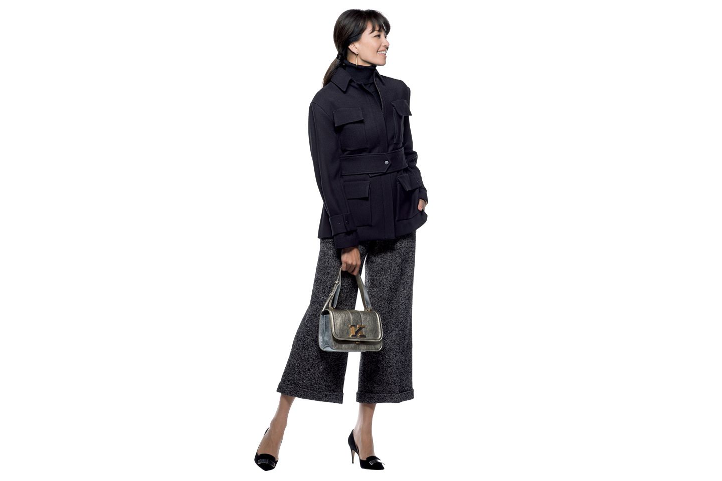 ジャケット(バイ マレーネ ビルガー GINZA SIX〈バイ マレーネ ビルガー〉) ニット(IZA〈ロッセーラ ヤルディーニ〉)、ピアス(TOMORROWLAND〈シャーロット・シェネ〉)、バッグ(キートン)、靴(セルジオ ロッシ) 撮影/熊澤 透 BY :『Precious11月号』小学館、2017年