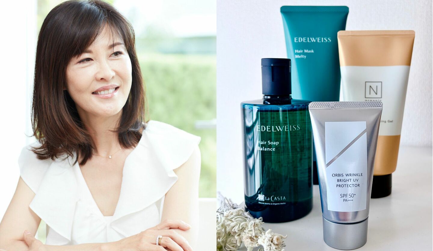 スキンケアアイテムと女性