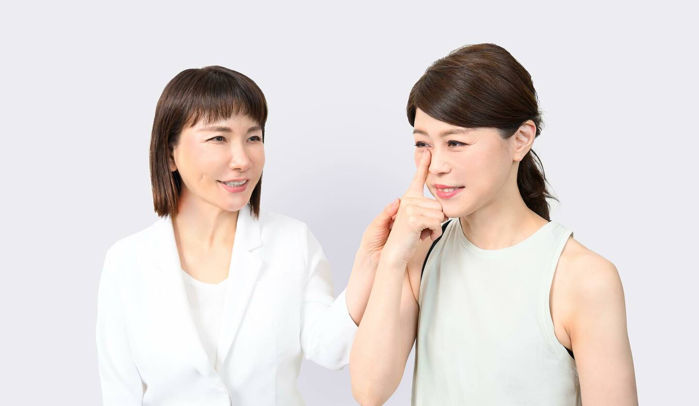 二人の女性 メソッドの指導をしている