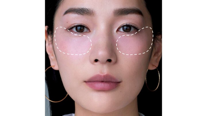 ピンクメイクを纏ったモデルの大塚まゆかさん