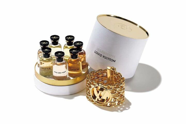 香水セット『レ・パルファン・ルイ・ヴィトンミニチュアセット』￥38,000・バングル『マンシェット スープル・ルイーズ』￥122,000（ルイ・ヴィトン）　［Precious2019年6月号96ページ］