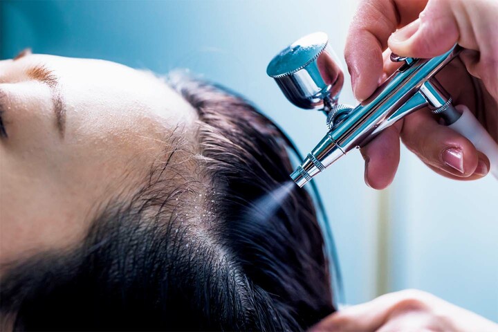 ヘッドスパサロン「クレーレ」の施術風景と使用するアイテム