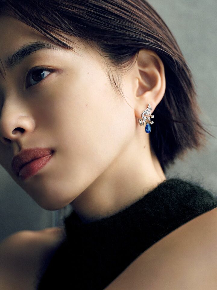 「ショーメ」のハイジュエリーを纏った俳優の松井遥南さん