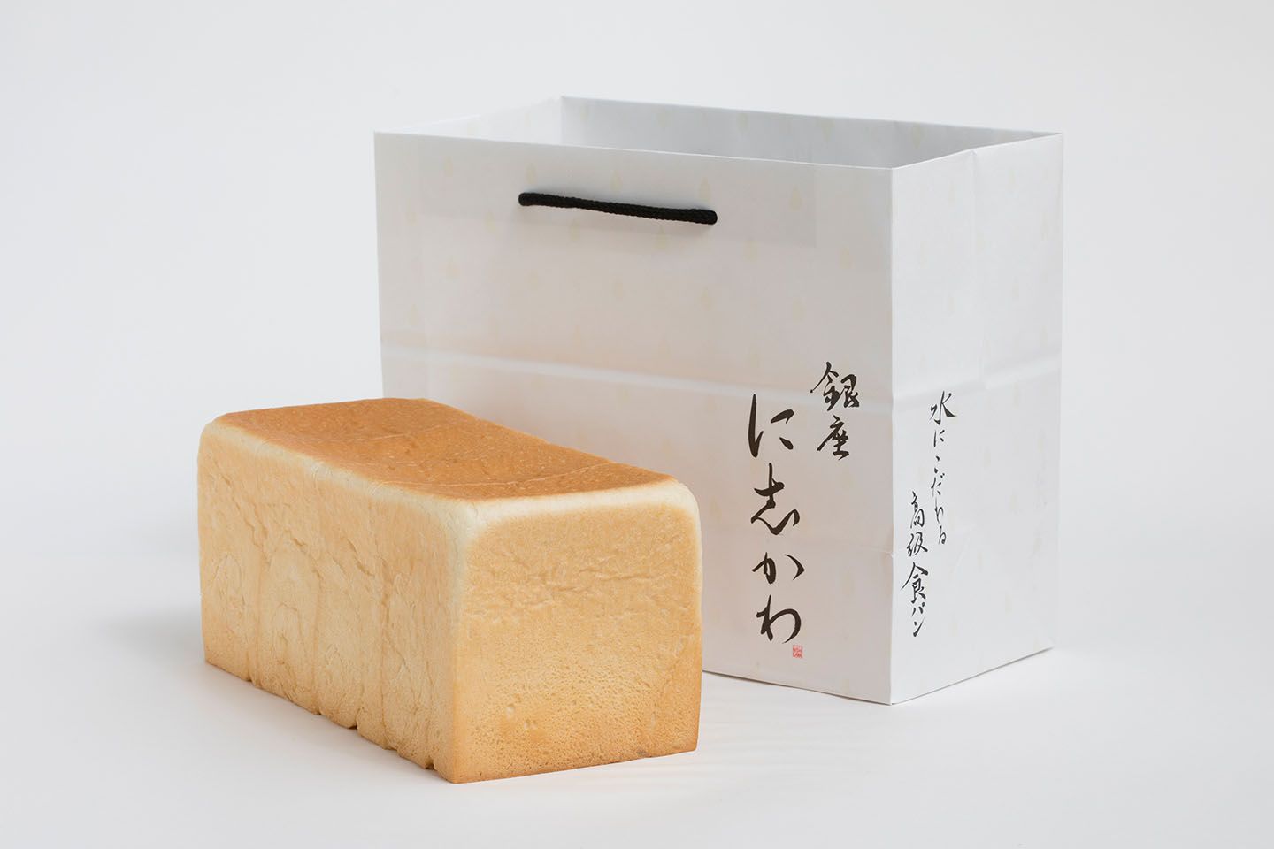 「水にこだわる高級食パン」1本(2斤)¥800(税抜)
