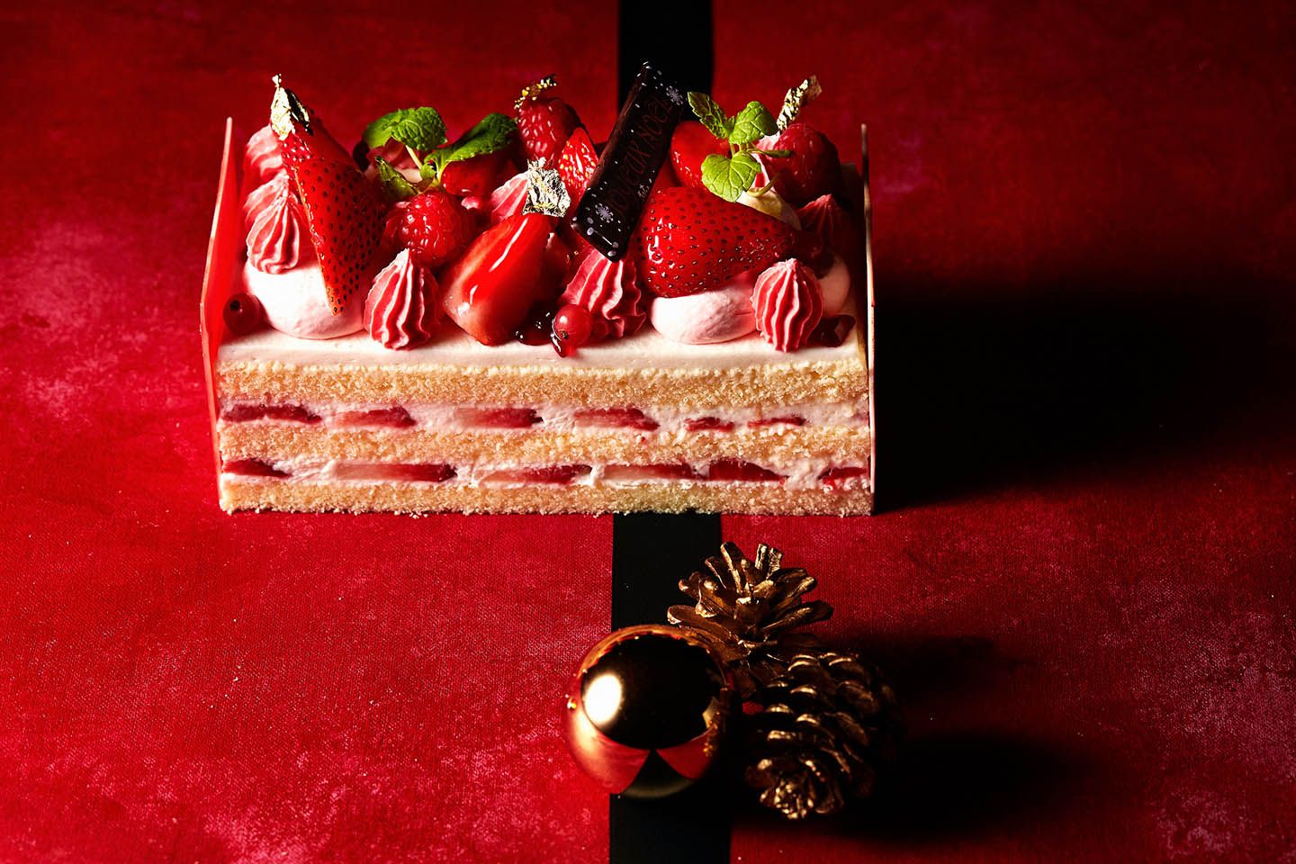 「ストロベリーショートケーキ(Sサイズ)」¥4,500【縦15cmx横7.5cm(2~4名様向け)】