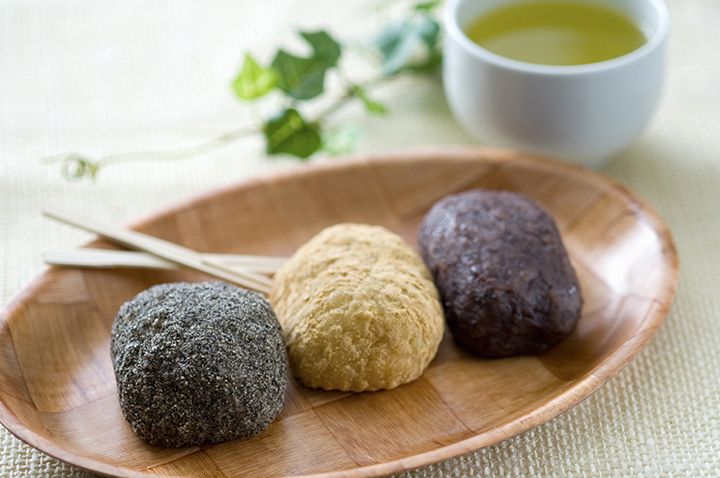 お彼岸に食べるのは、「おはぎ」?「ぼたもち」?