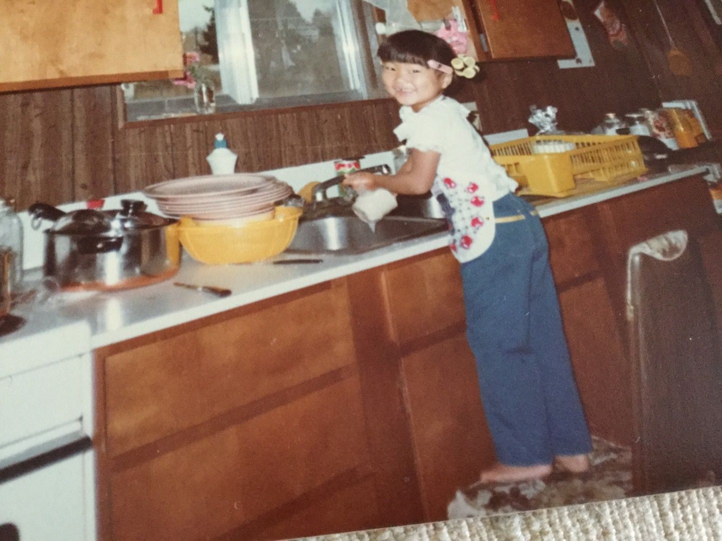 別宮さんが3歳の頃、お母さまが子どもたちを連れてアメリカに子連れ留学、別宮さんのアメリカ生活での担当はお皿洗いだった