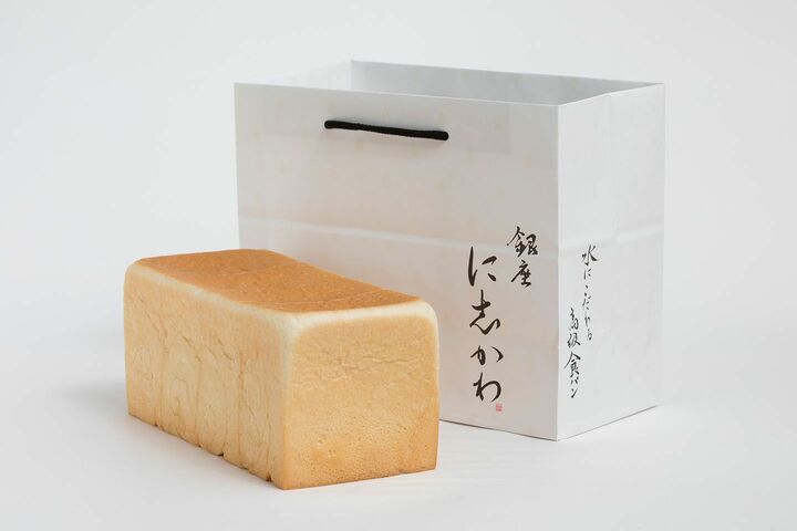「水にこだわる高級食パン」1本(2斤)¥800(税抜)